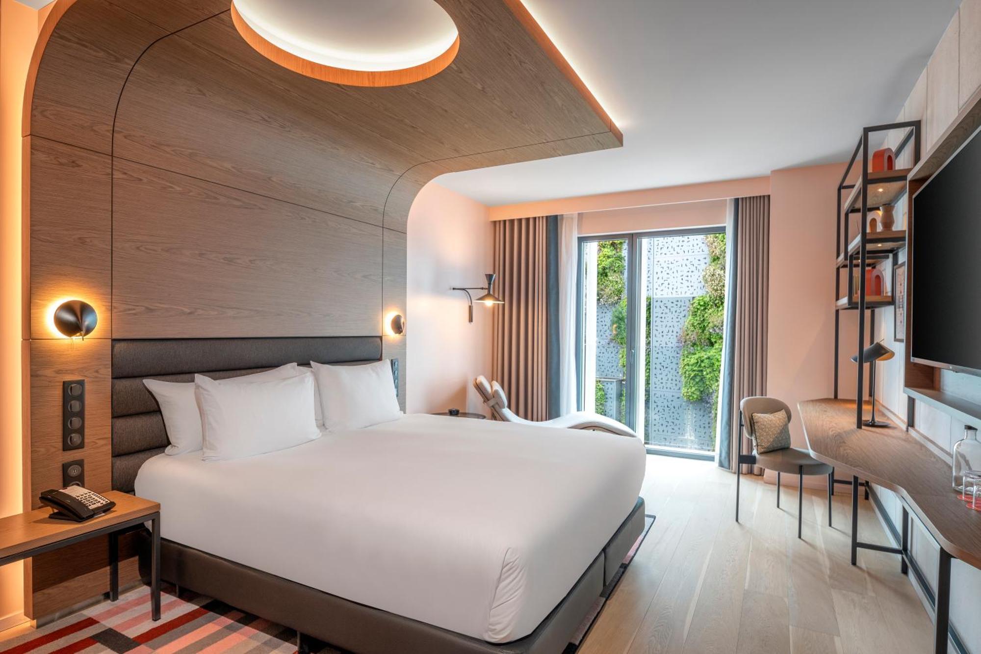 Canopy By Hilton Eiffel Tower 4*