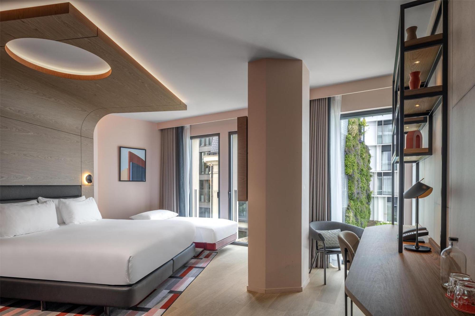 Canopy By Hilton Eiffel Tower 4*