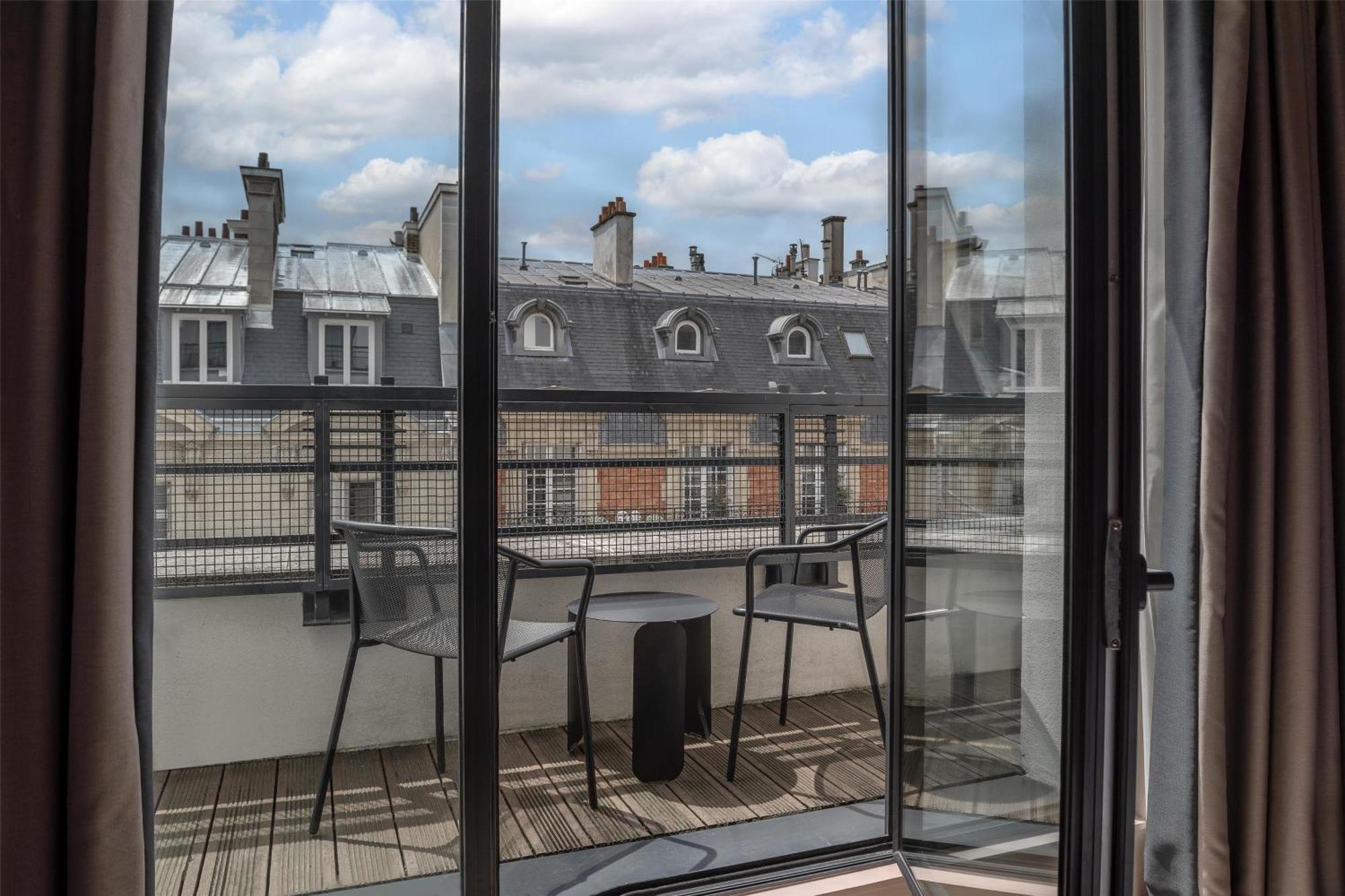 Canopy By Hilton Eiffel Tower 4*