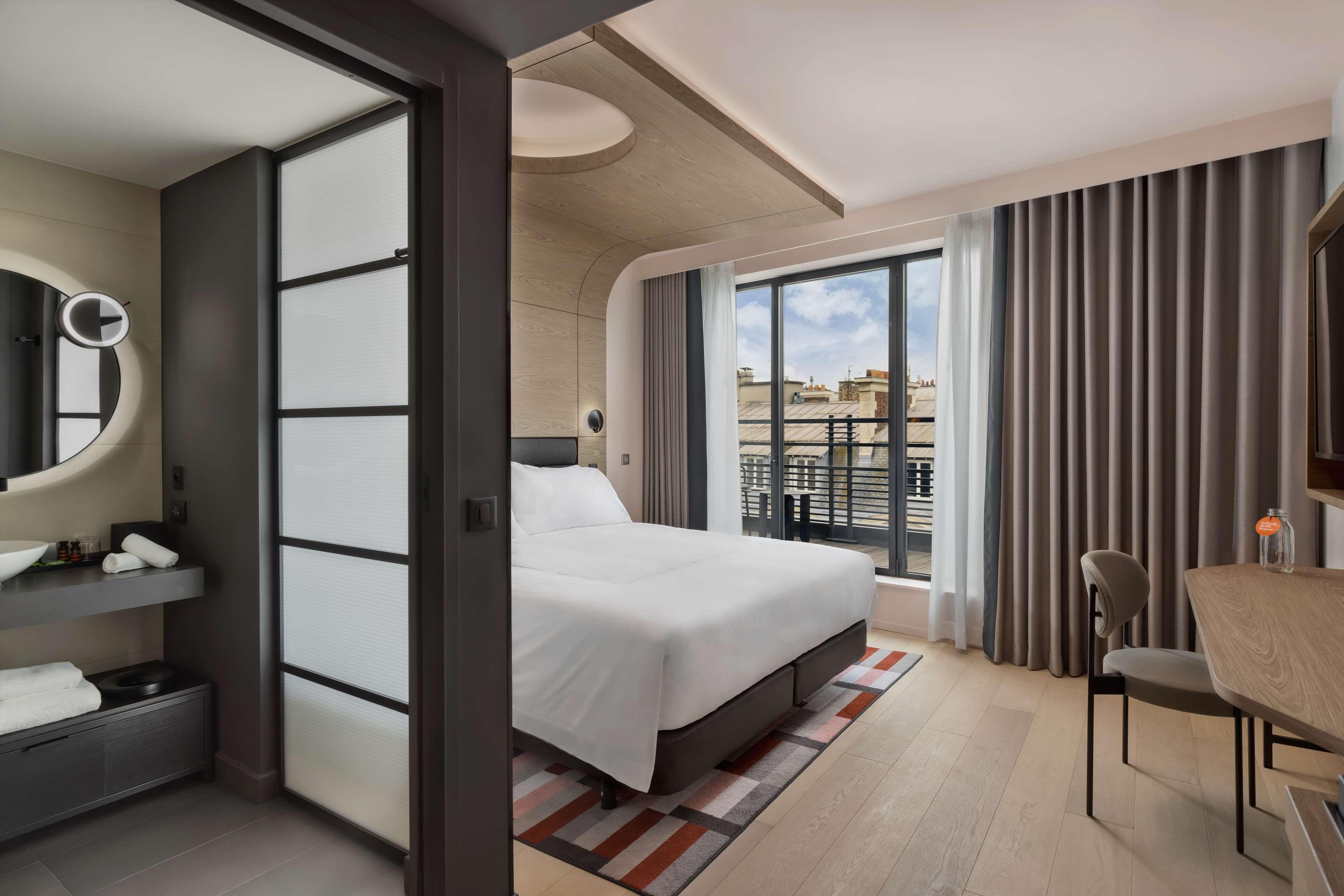 Canopy By Hilton Eiffel Tower 4*