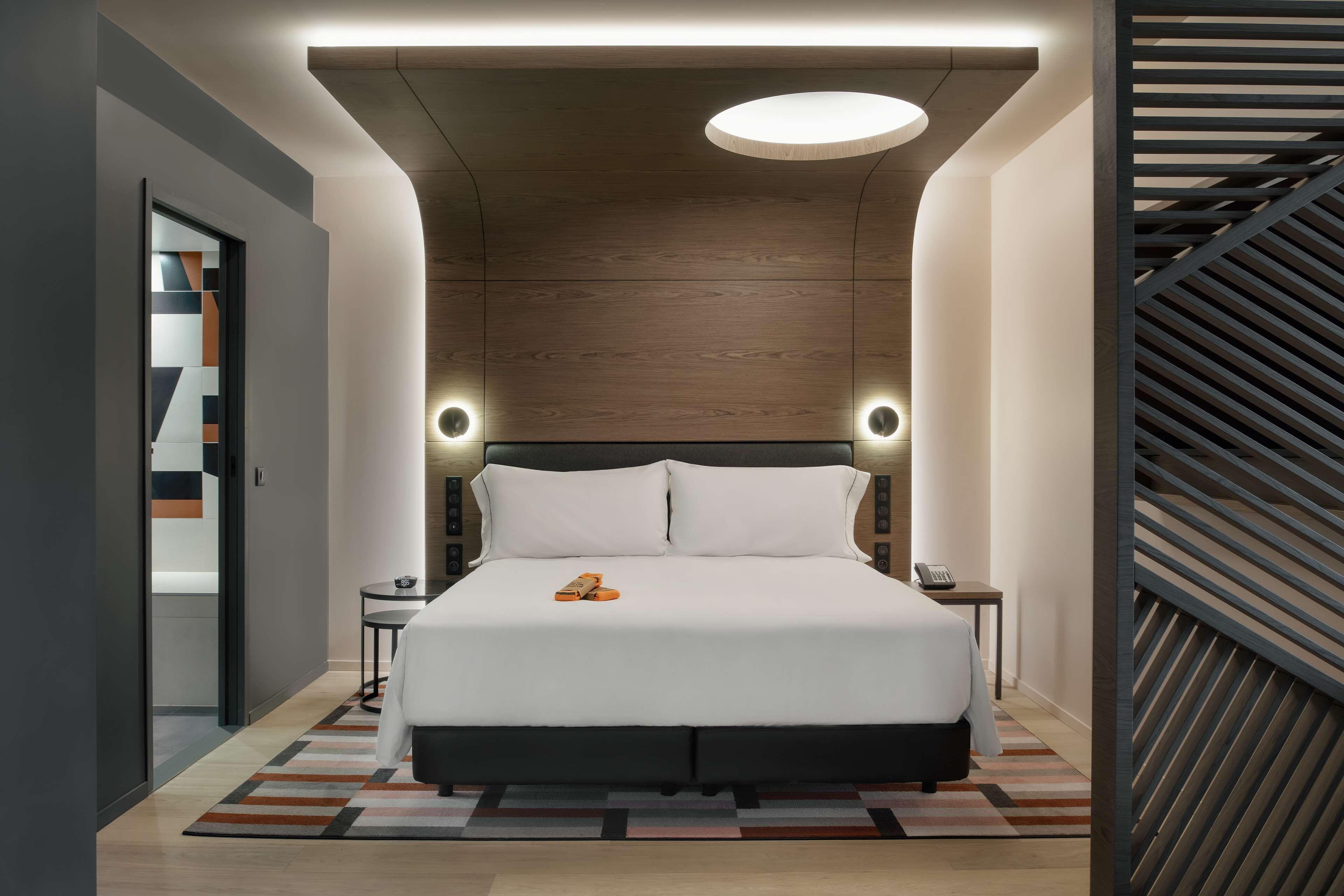 Canopy By Hilton Eiffel Tower 4*