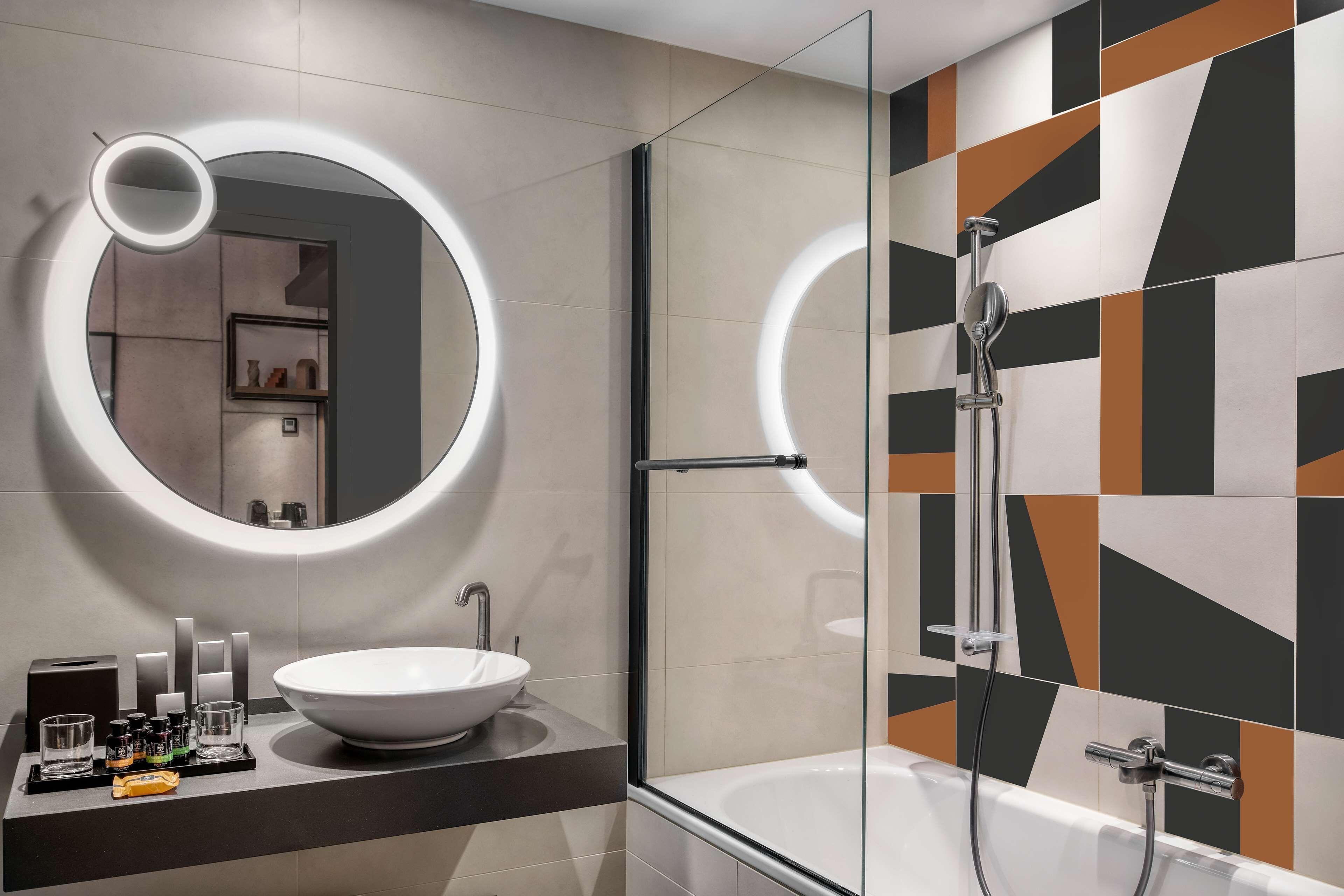 Canopy By Hilton Eiffel Tower Hotel